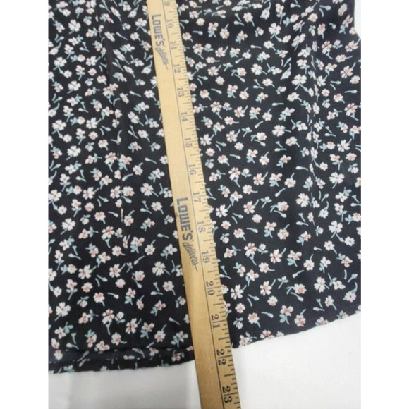 Womens Active USA Shirt Size Medium Black Floral Lace Cap Sleeve - Picture 7 of 8